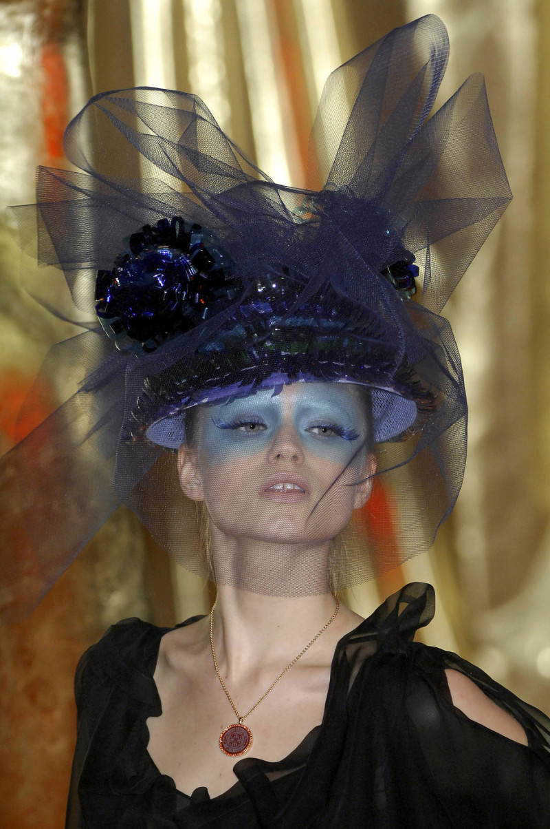 John+Galliano+Fall+2008+Details+lkQra0LJsqlx.jpg