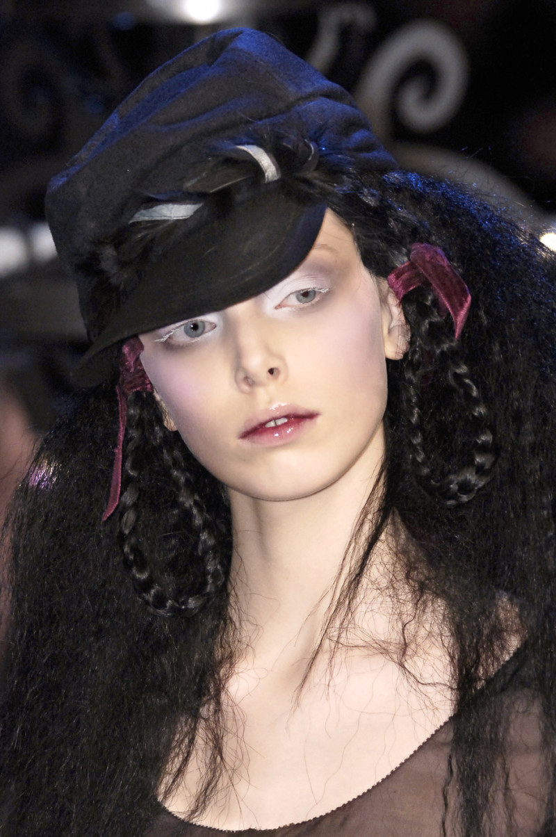 John+Galliano+Fall+2006+Details+FjYYKF97h5gx.jpg