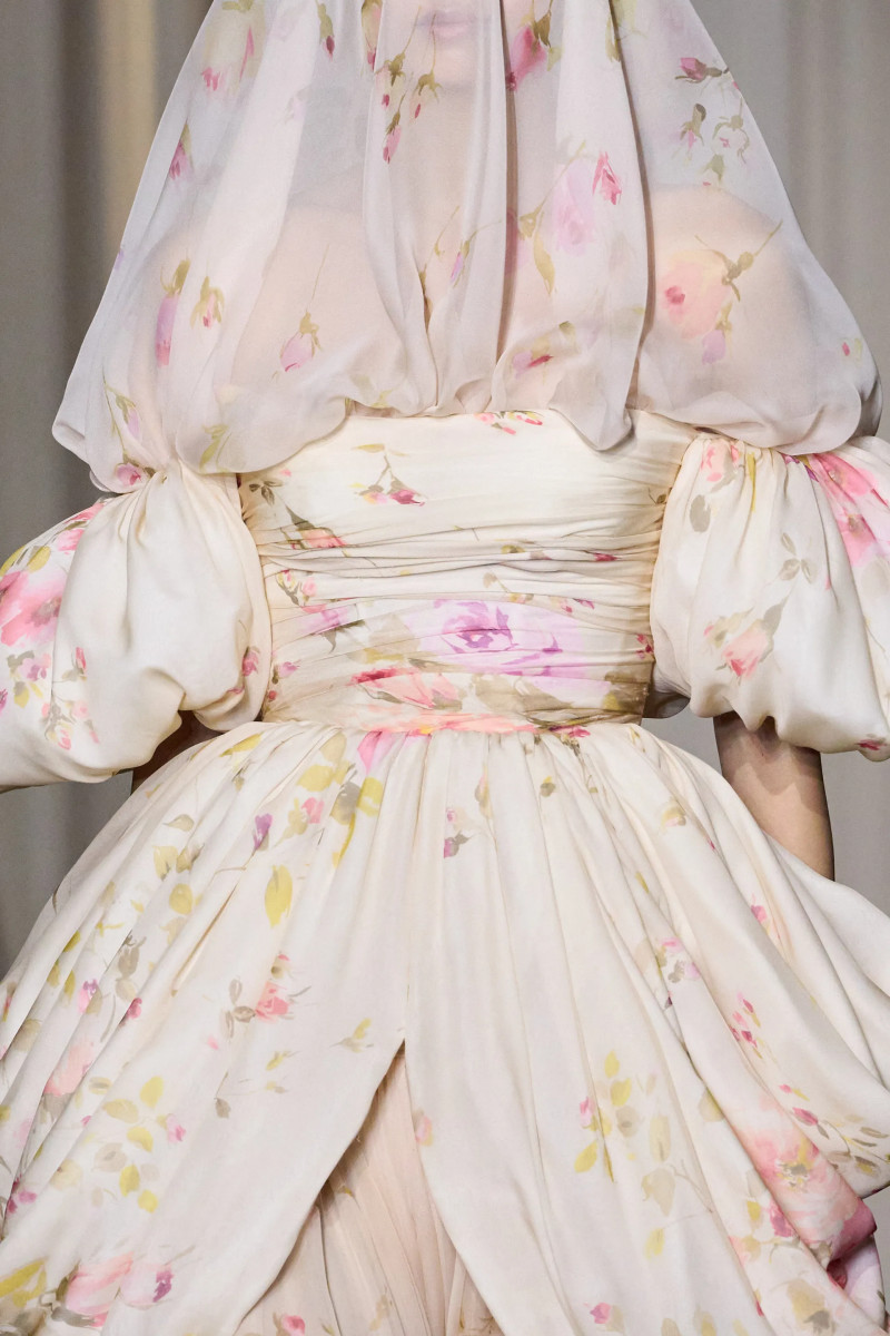 00057-giambattista-valli-fall-2024-couture-details-credit-gorunway.webp