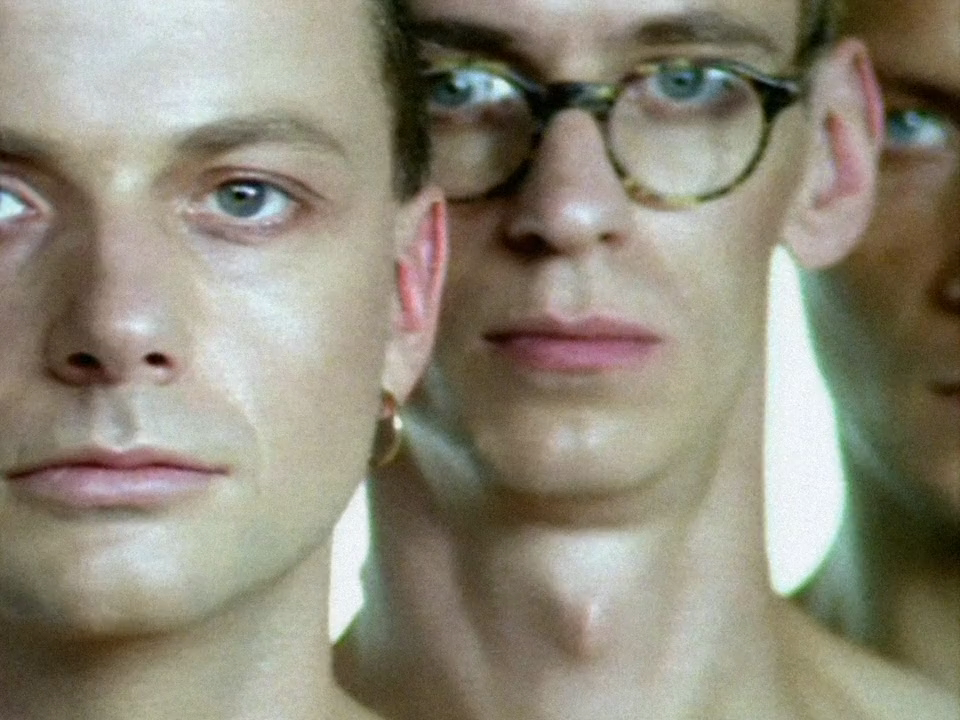 01. Du riechst so gut.mkv_20241127_210257.141.png