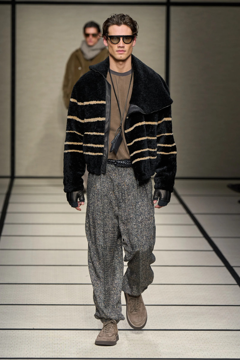 00092-giorgio-armani-fall-2025-menswear-credit-gorunway.webp