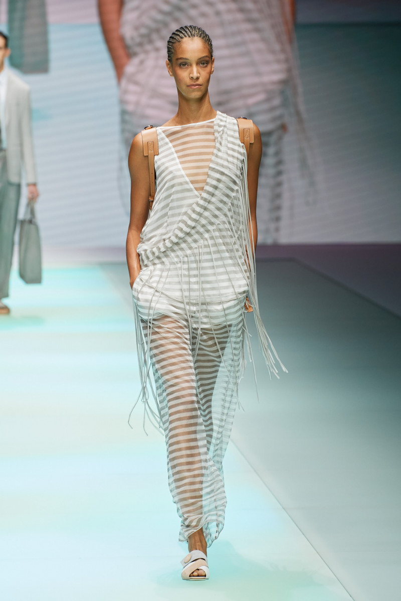 00024-Emporio-Armani-Spring-22-RTW-Milan-credit-gorunway.JPG