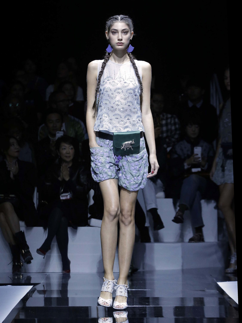 82-emporio-armani-spring-2017-rtw.jpg