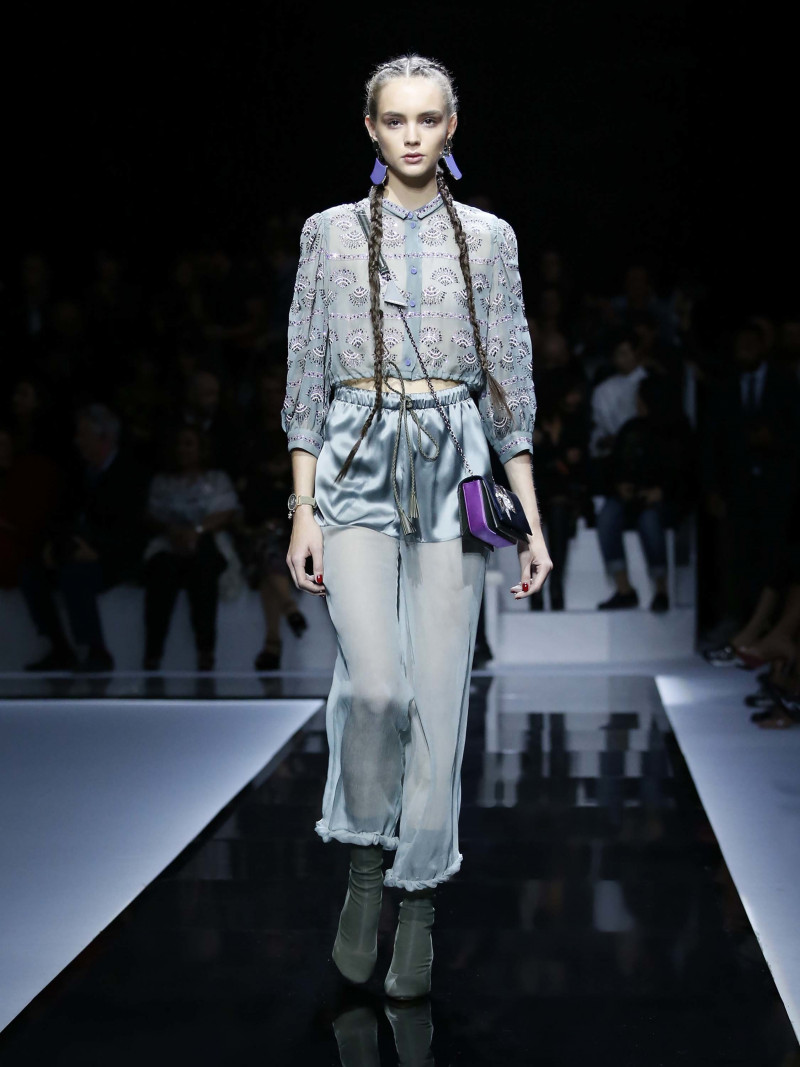 77-emporio-armani-spring-2017-rtw.jpg