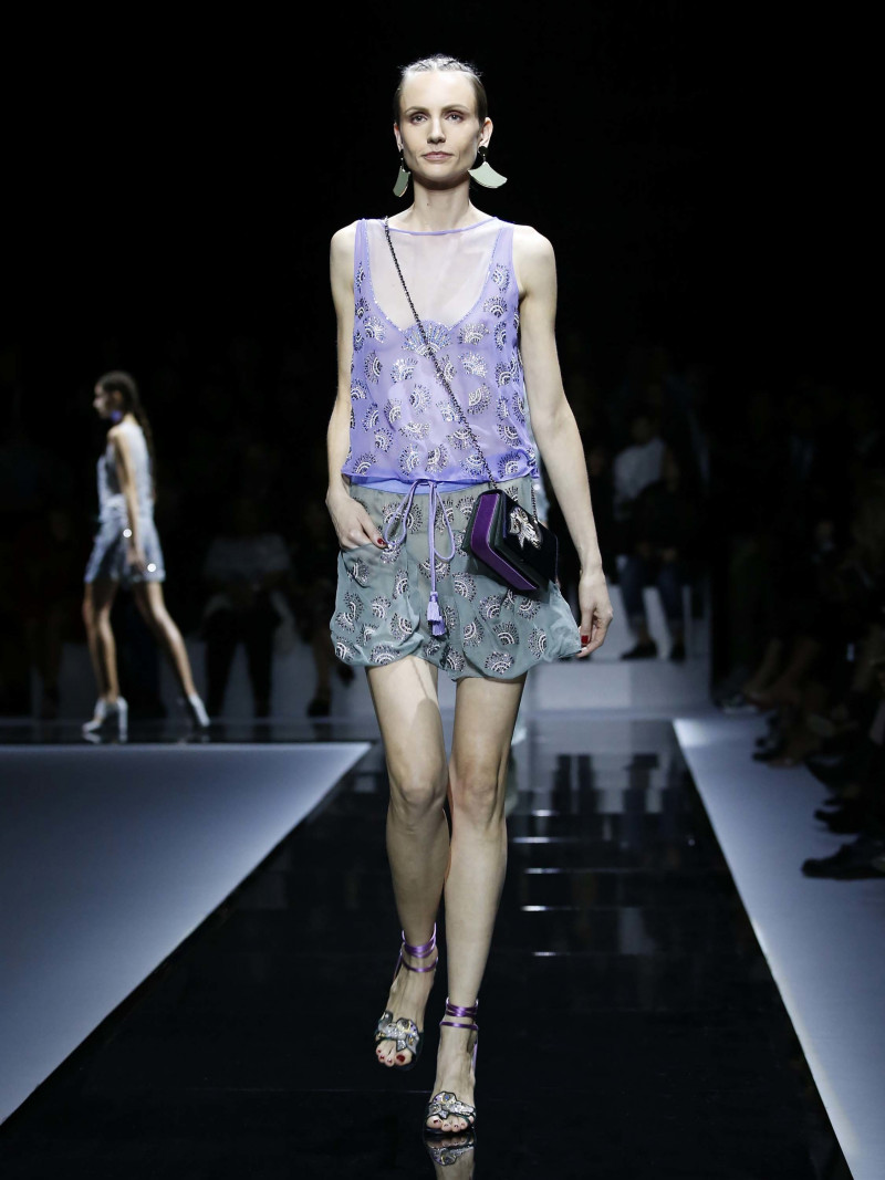 80-emporio-armani-spring-2017-rtw.jpg