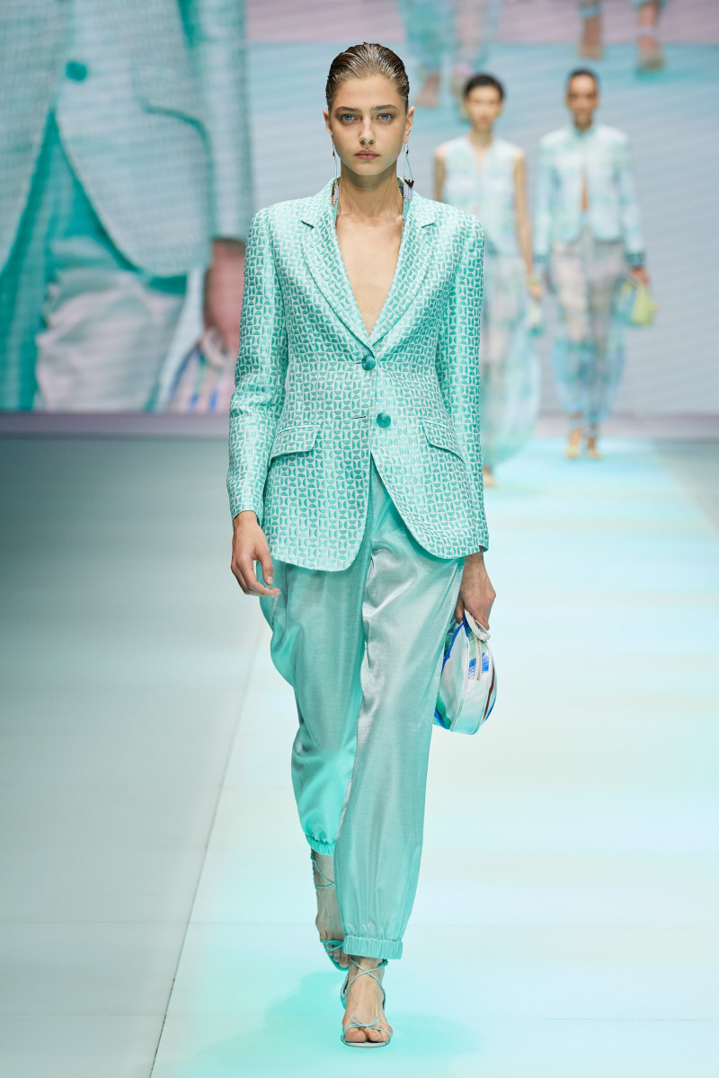 00066-Emporio-Armani-Spring-22-RTW-Milan-credit-gorunway.JPG