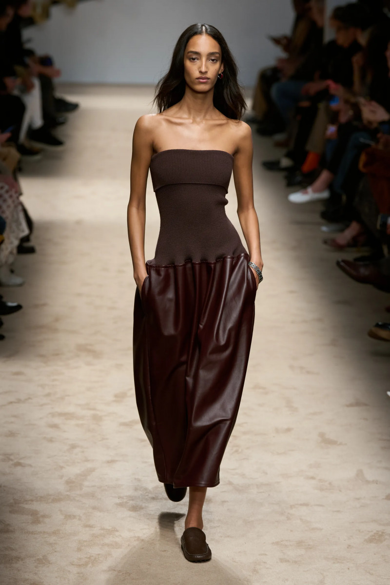 00040-tods-fall-2025-ready-to-wear-credit-gorunway.webp
