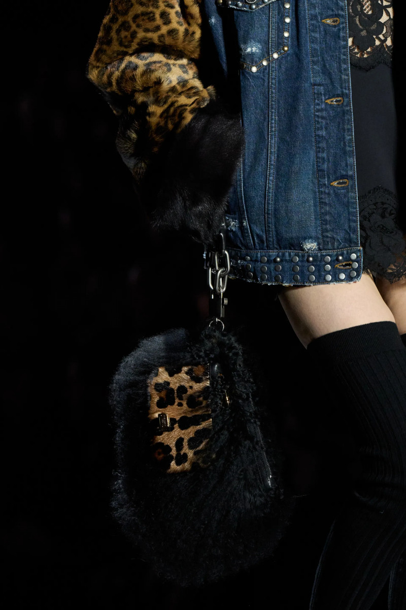 00110-dolce-and-gabbana-fall-2025-ready-to-wear-detail-credit-gorunway.webp