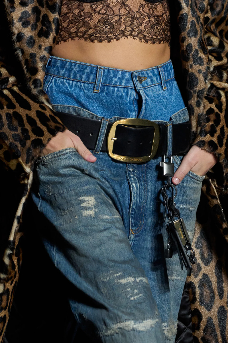 00099-dolce-and-gabbana-fall-2025-ready-to-wear-detail-credit-gorunway.webp