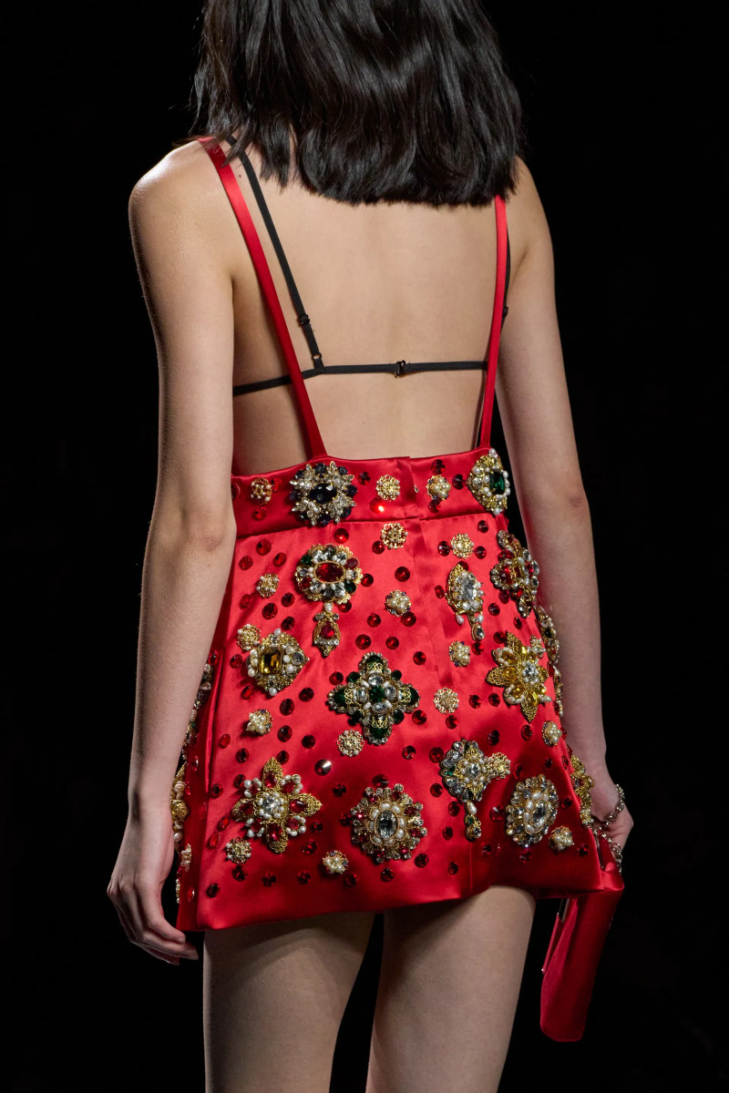 00243-dolce-and-gabbana-fall-2025-ready-to-wear-detail-credit-gorunway.webp