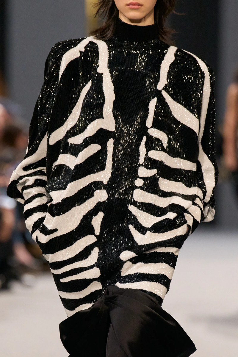 00094-balmain-fall-2025-ready-to-wear-detail-credit-gorunway.webp