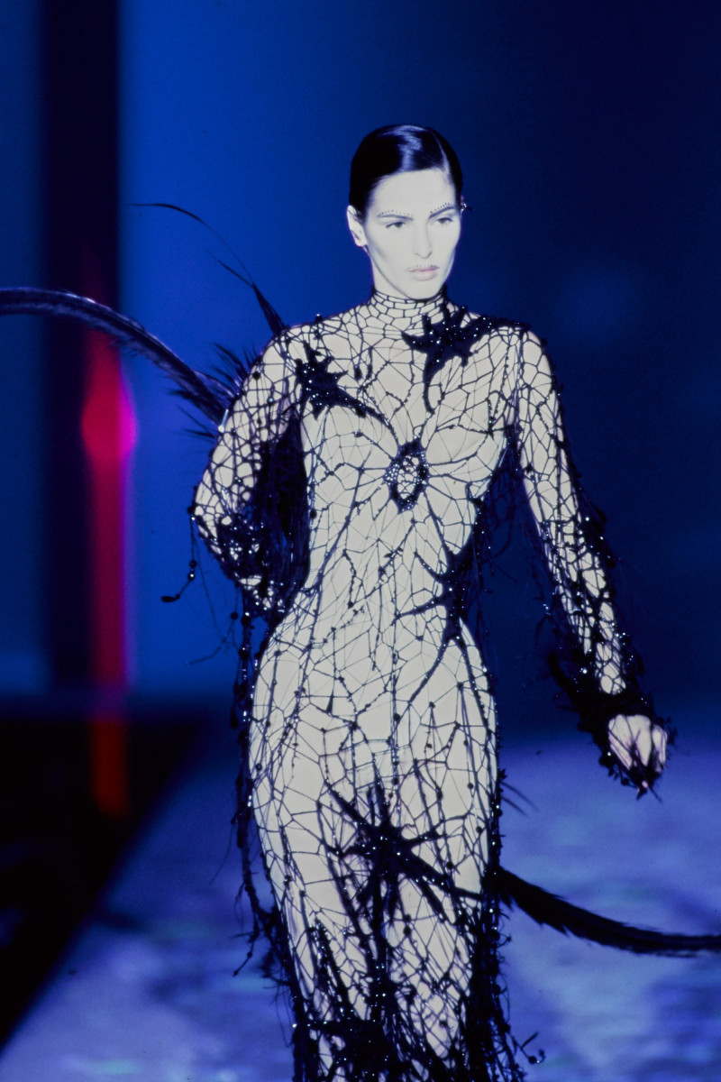 THIERRY-MUGLER-SPRING-1997-RTW-054.jpg