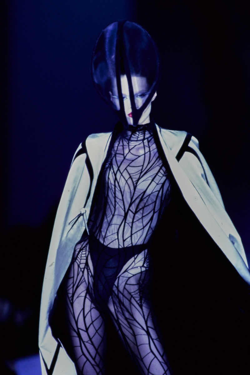 THIERRY-MUGLER-SPRING-1997-RTW-185.jpg