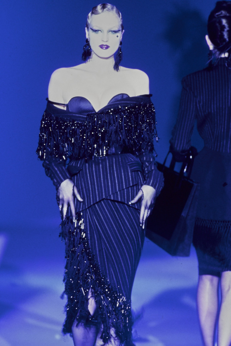 THIERRY-MUGLER-SPRING-1997-RTW-030.jpg