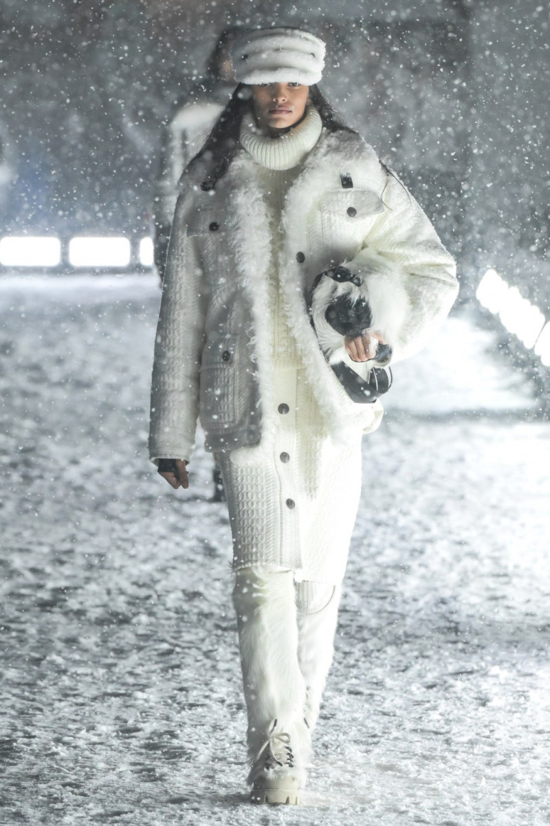 Moncler-Grenoble-F25-runway-GG-138.jpg