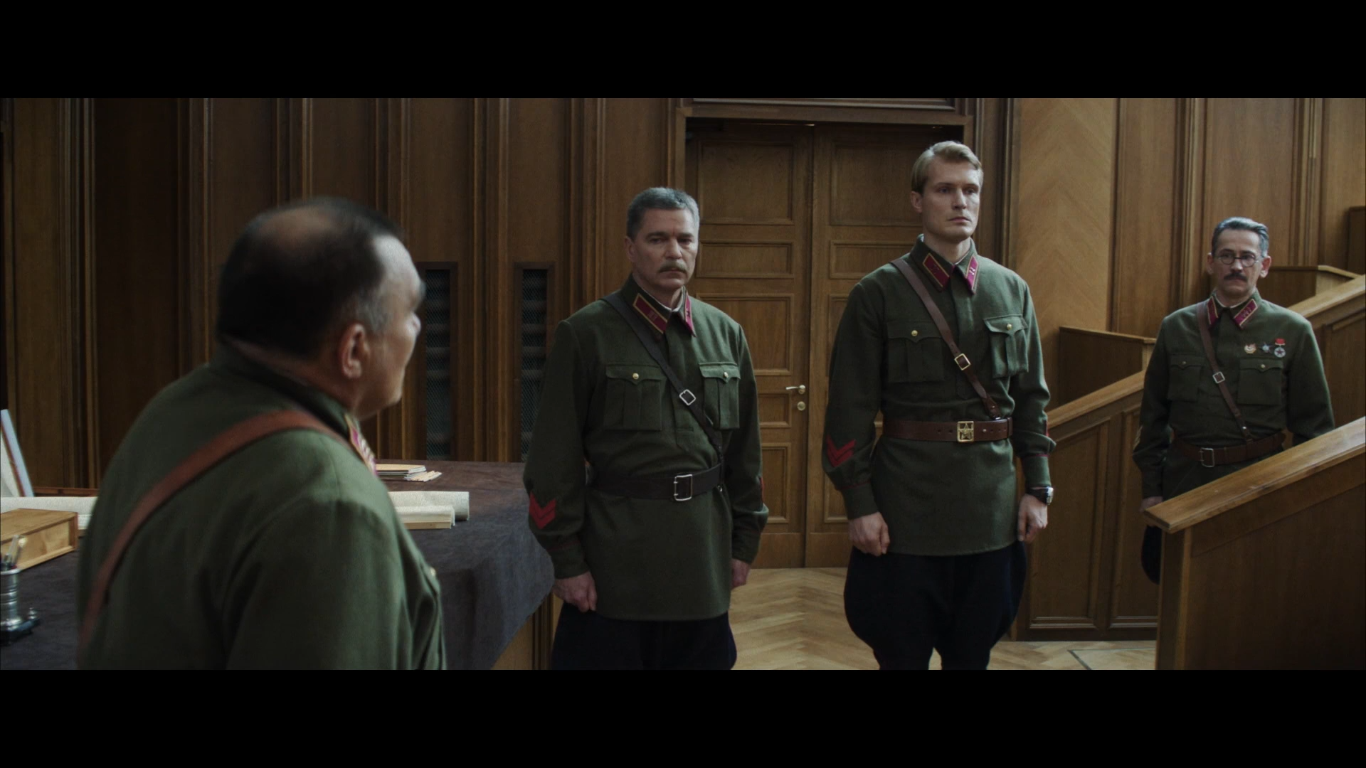 Roslyi.S01.E01.2025.WEB-DL.1080p.ExKinoRay.mkv_snapshot_11.45.png