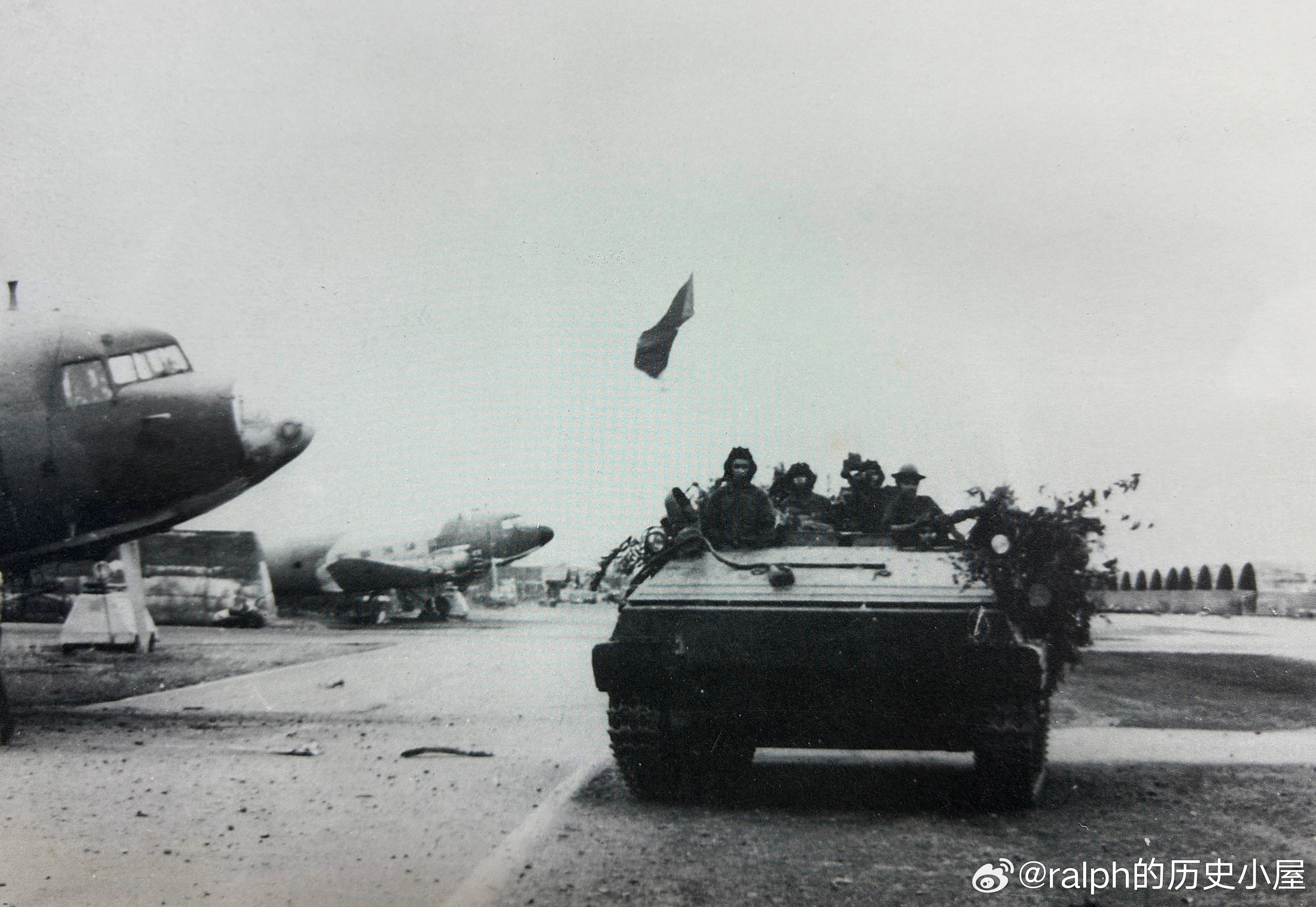 1975?4??????????1??????Tan Son Nhut????????????C-47???.jpg