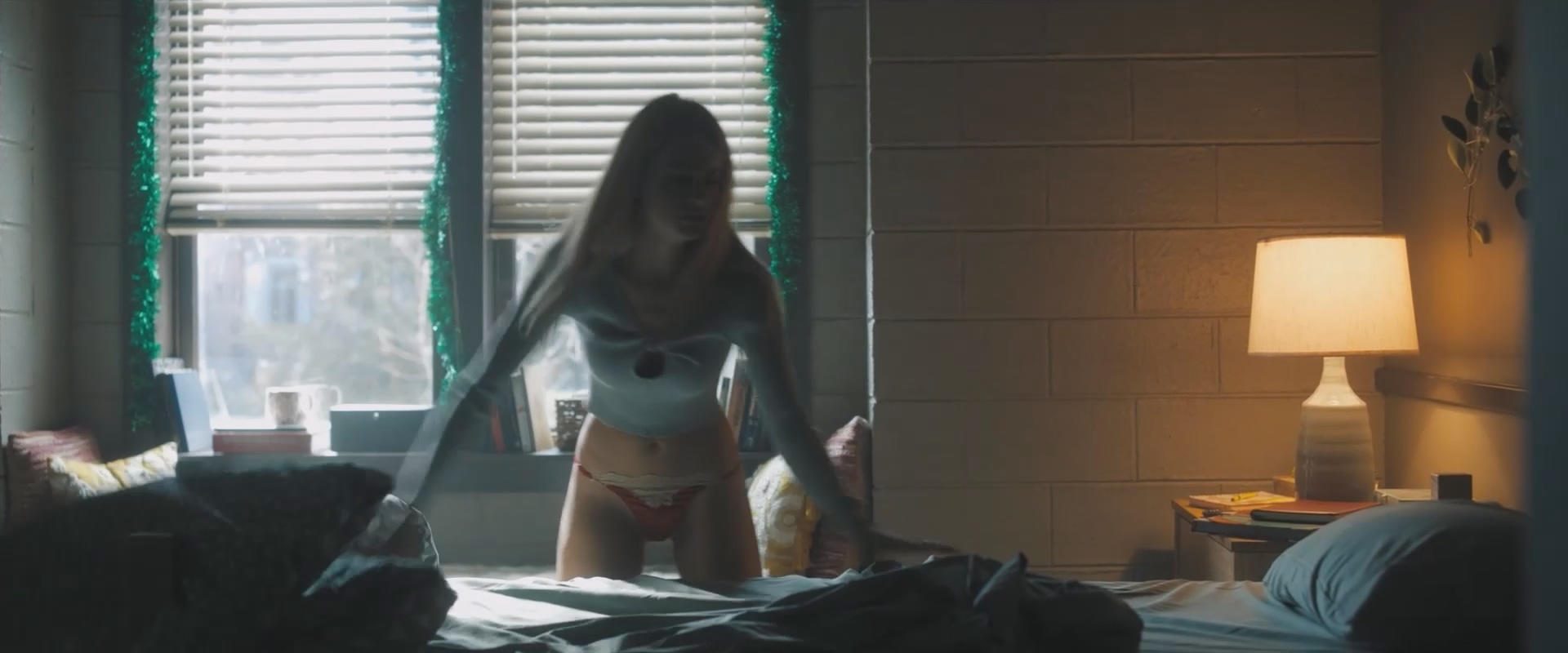 Van Patten Grace Tell Mel Lies s02e08-26.mp4_000133.387.jpg