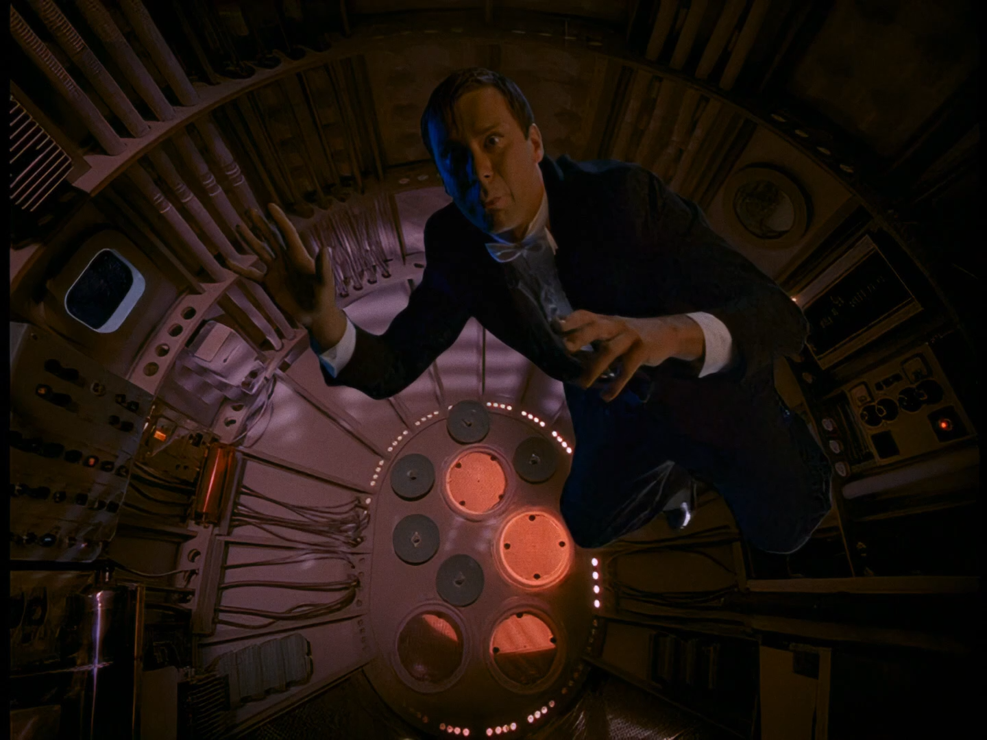 Lexx - S02E03 - Lyekka (Лайкка) 1080.mkv_snapshot_33.18.029.png