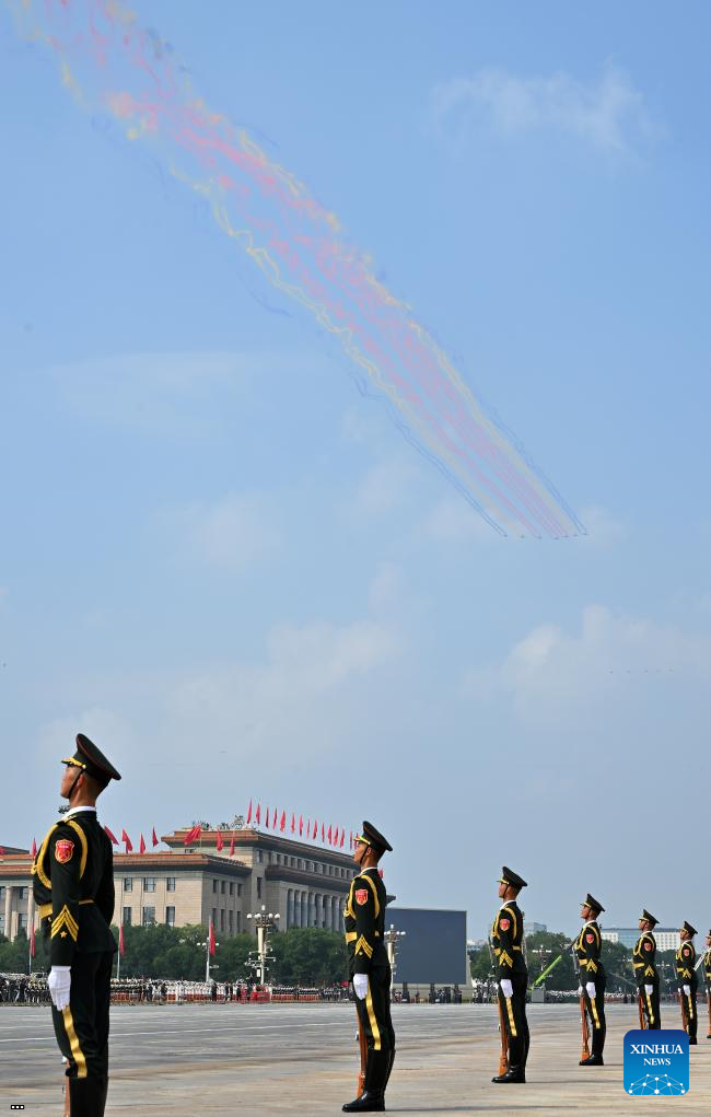 3 - HXvJUOKA0LkQE9o5.jpg