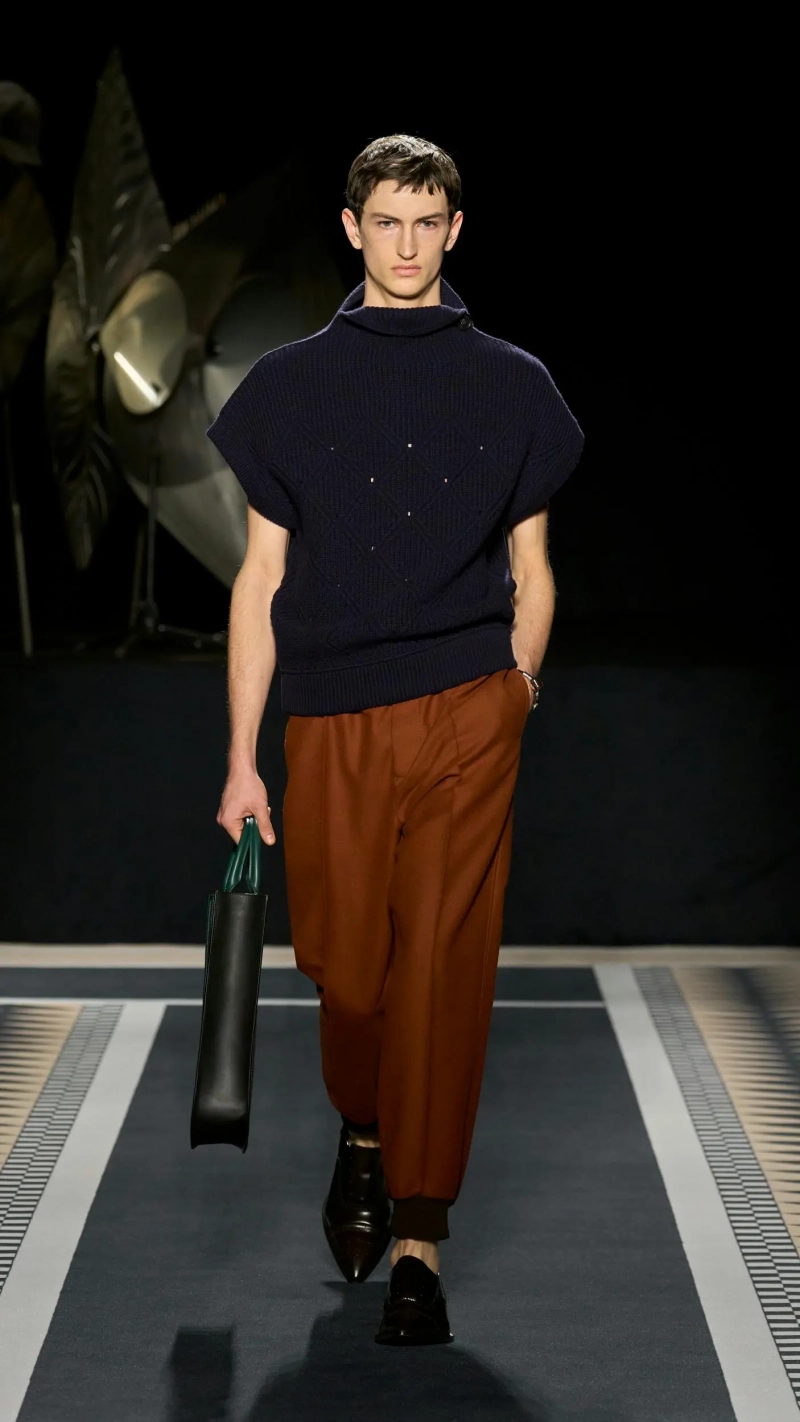 1737982987-1737975048-lanvin-collezione-uomo-donna-autunno-inverno-2025-2026-sfilata-foto-look10.webp