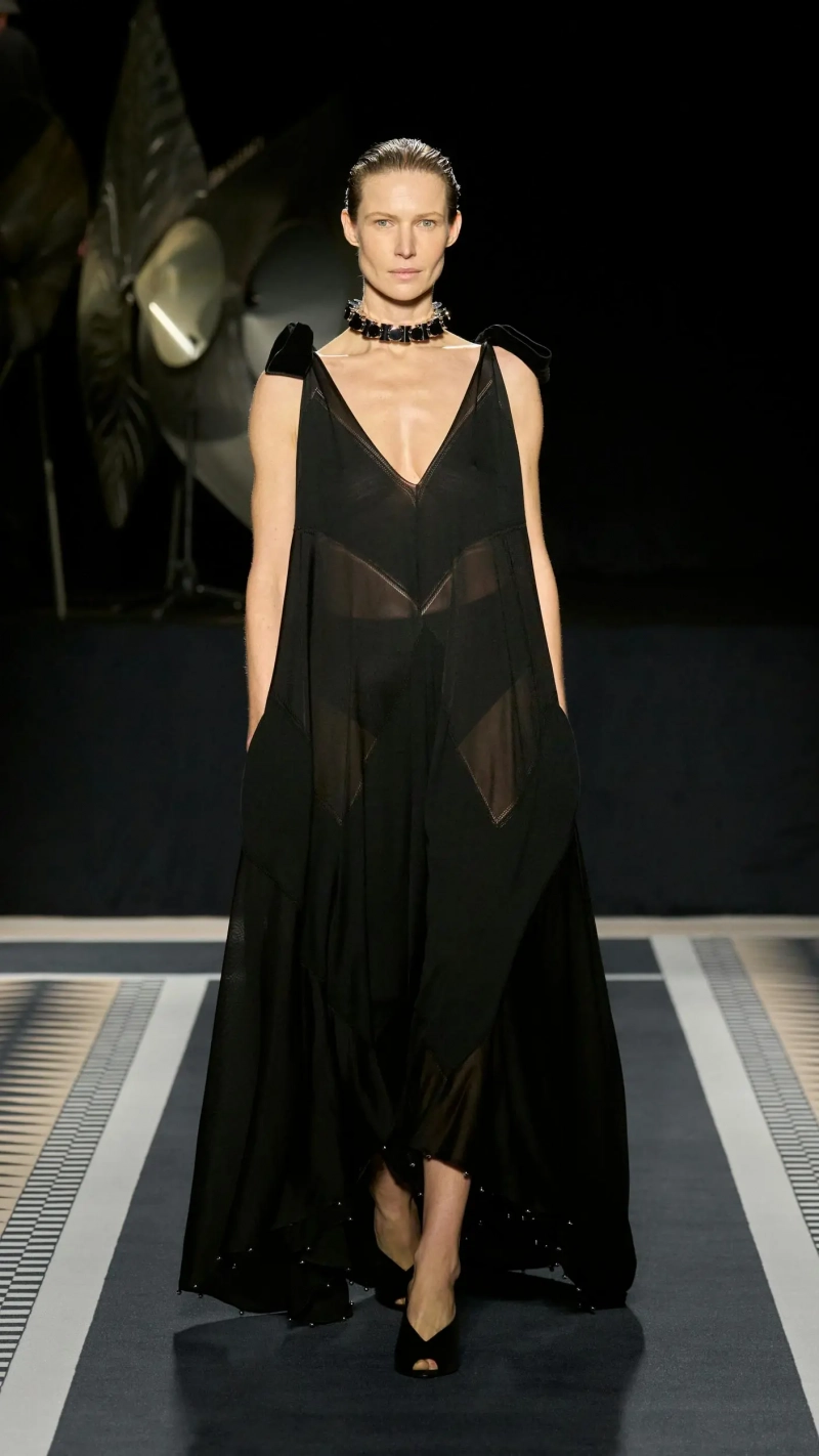 1737982970-1737975047-lanvin-collezione-uomo-donna-autunno-inverno-2025-2026-sfilata-foto-look6.webp