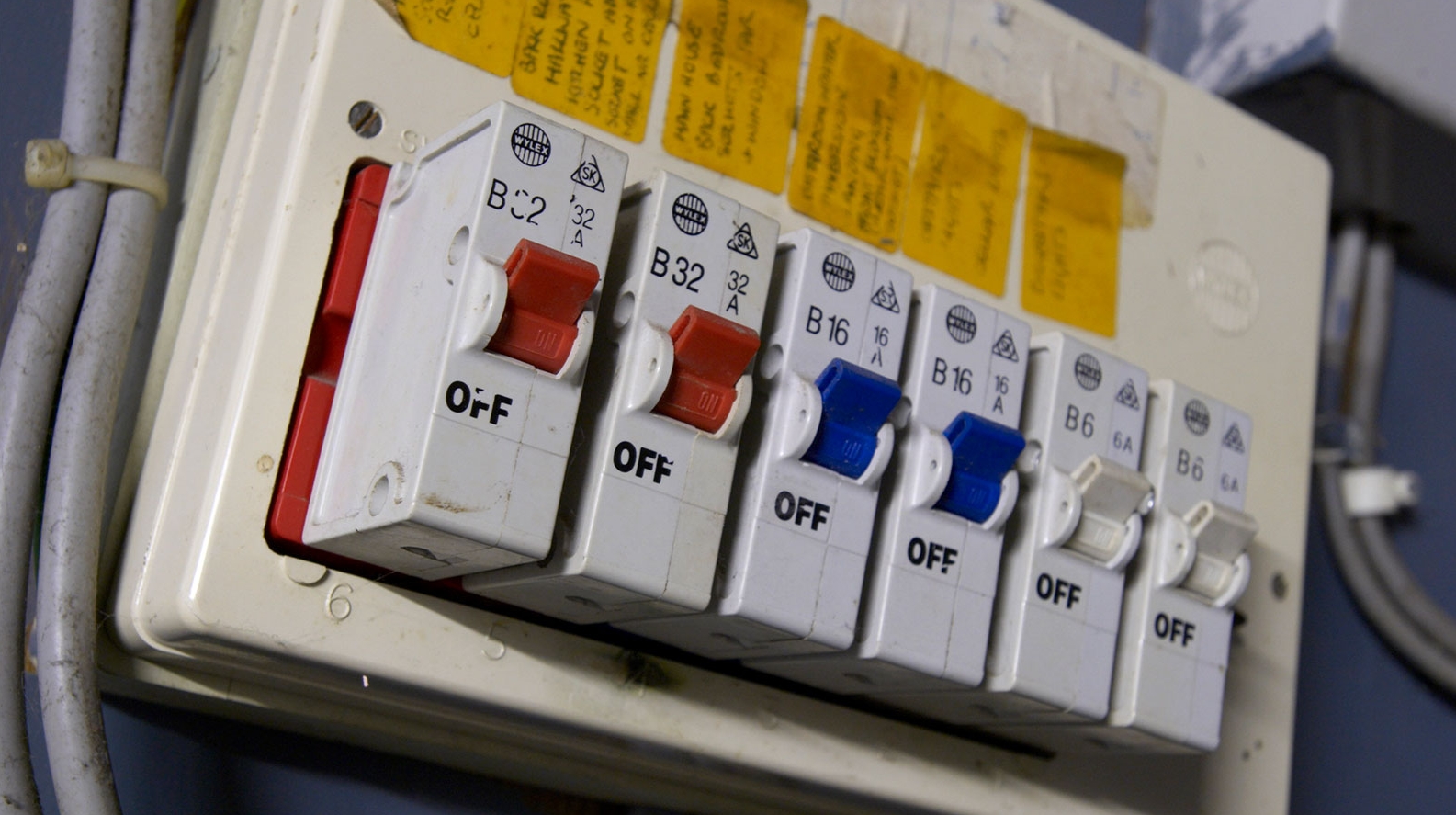 Как выбрать стационарный автоматический выключатель для электросети