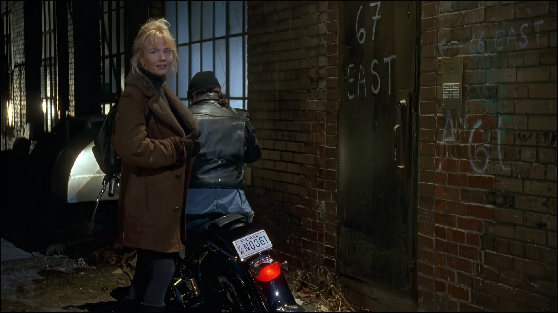 Never_Talk2_Strangers_1995_BDRipAI_1080p.mkv_snapshot_00.26.22_[2025.10.13_21.01.08].png