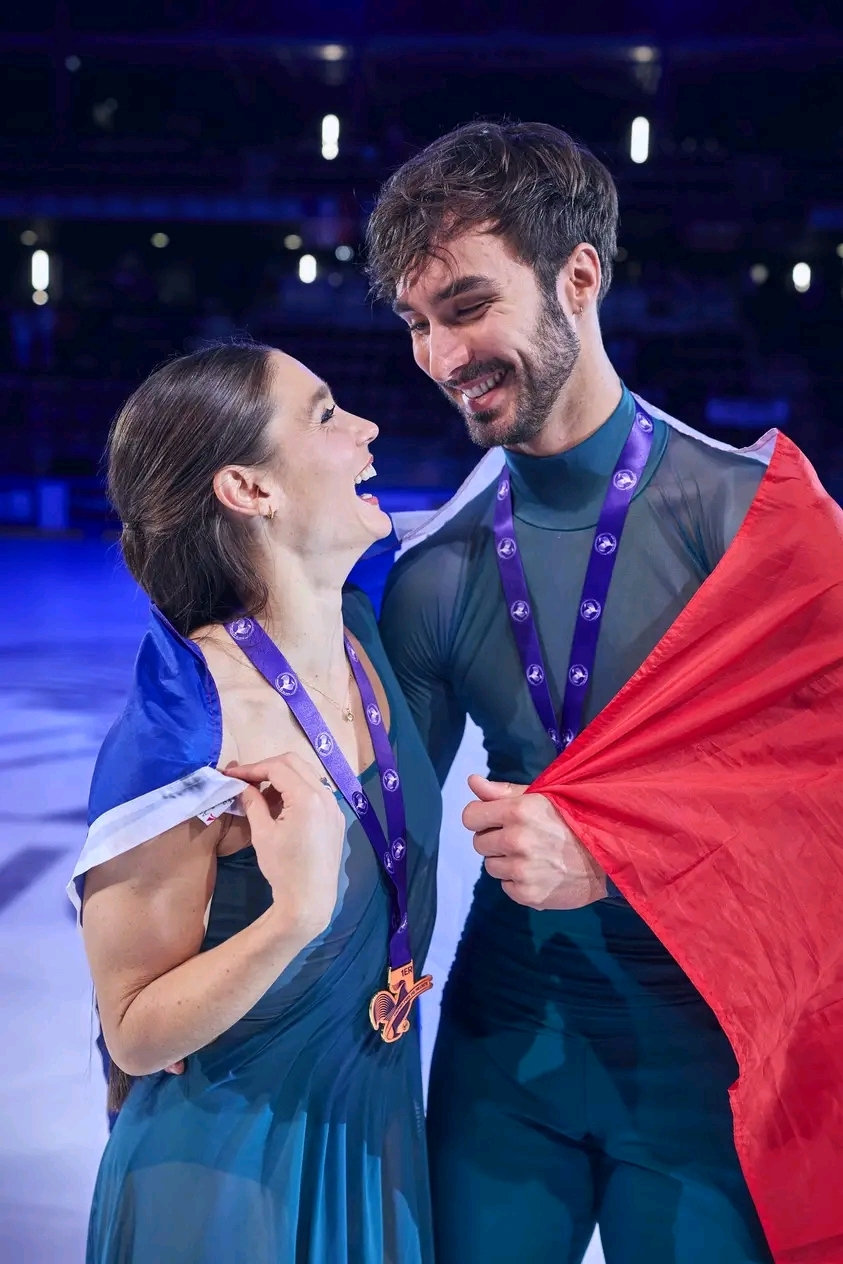 https://i8.imageban.ru/out/2025/10/20/12f4b389f3e49672cde7181e3ba6ddb4.jpg