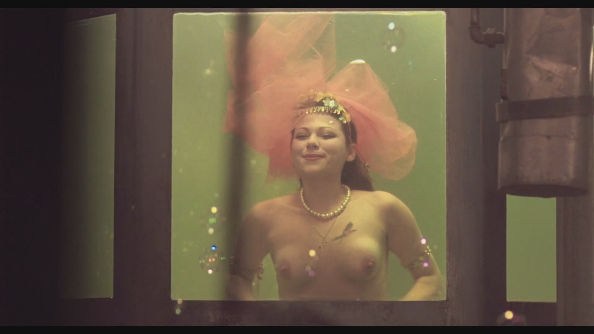 Радмила Щеголева Белый костюм (1999) HD 1080.mp4_20251206_110703.368.jpg