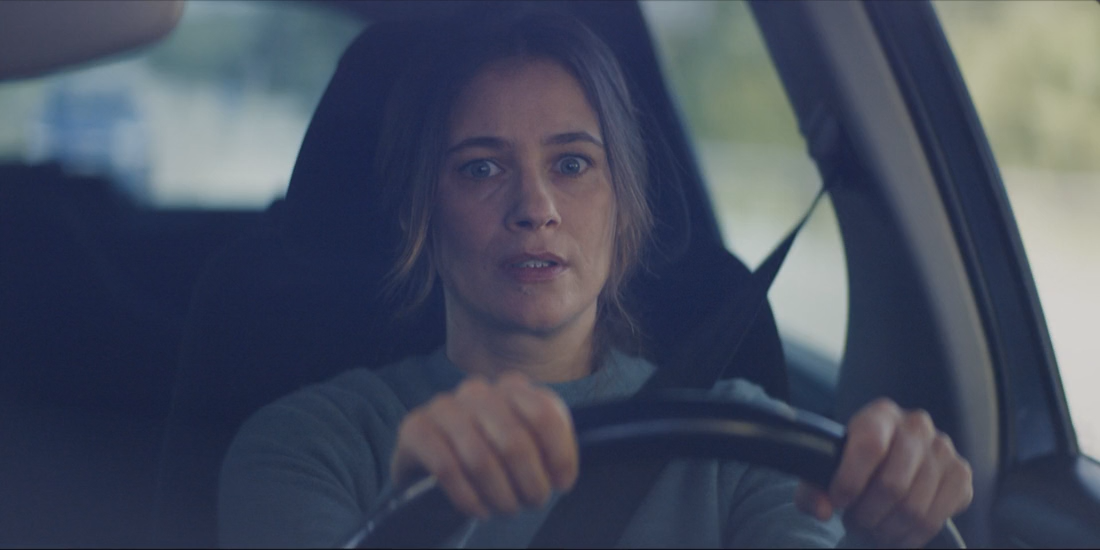 В ловушке (2025) WEB-DLRip-AVC_ivanes.mkv_snapshot_01.03.53.040.png