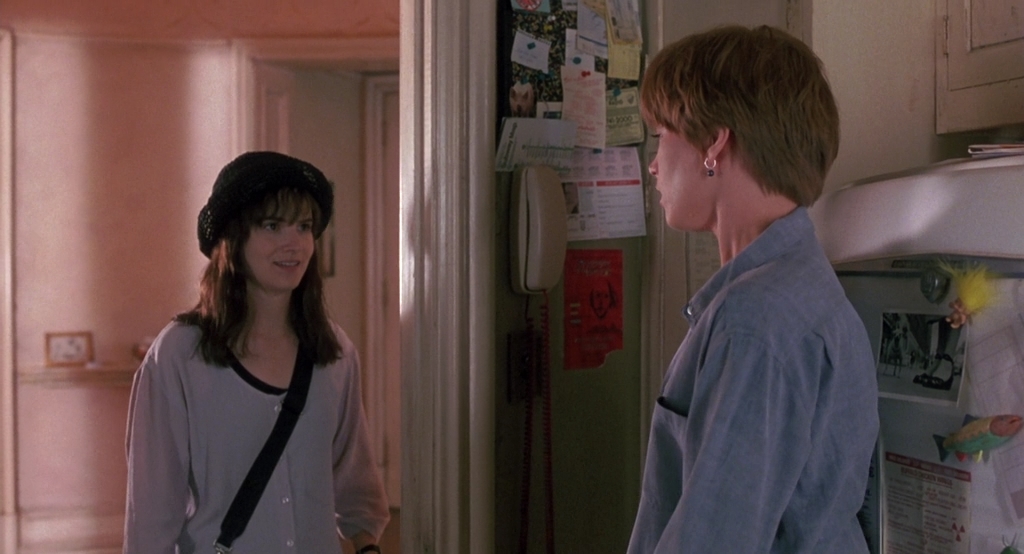 Одинокая белая женщина.1992.BDRip AVC msltel.mkv_snapshot_00.12.40.845.jpg