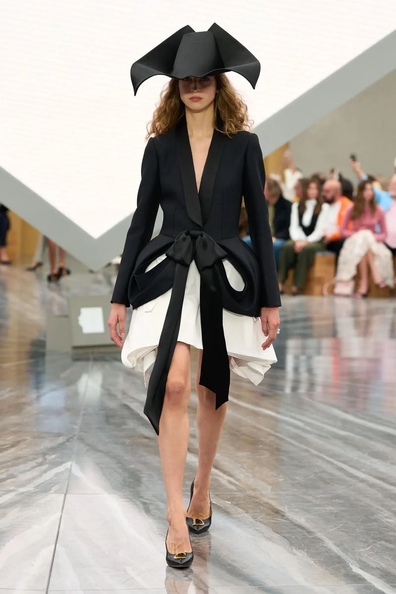 00050-christian-dior-spring-2026-ready-to-wear-credit-gorunway.webp