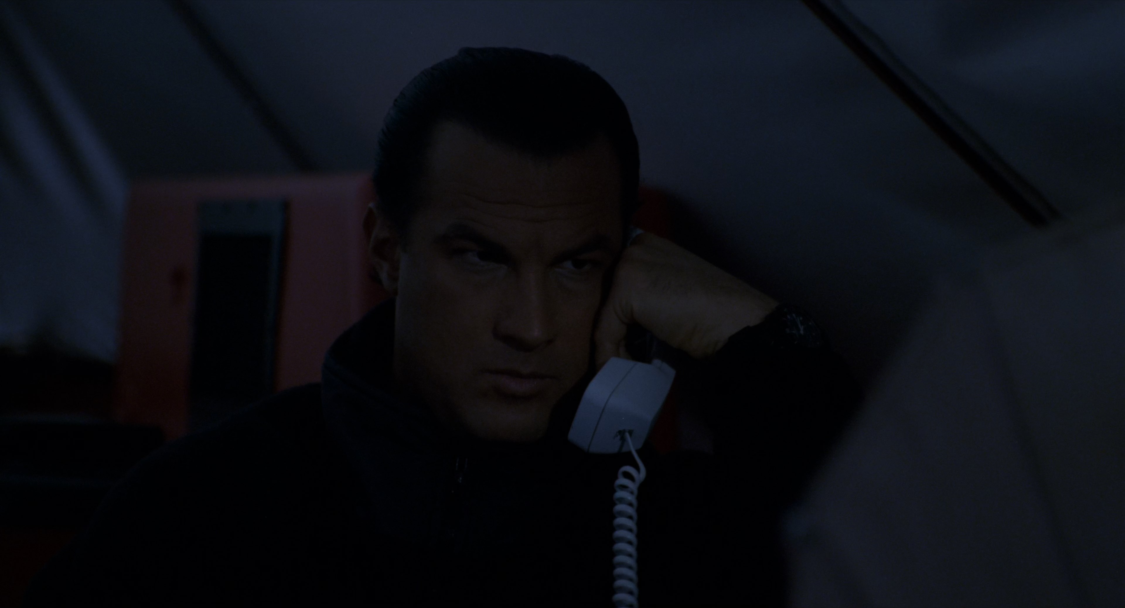 В осаде.mkv_snapshot_00.55.03.300.jpg