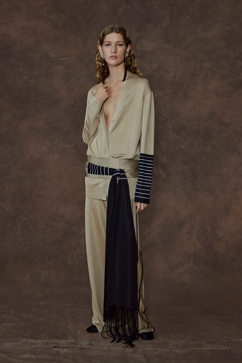 00004-ferragamo-pre-fall-2026-credit-brand.webp