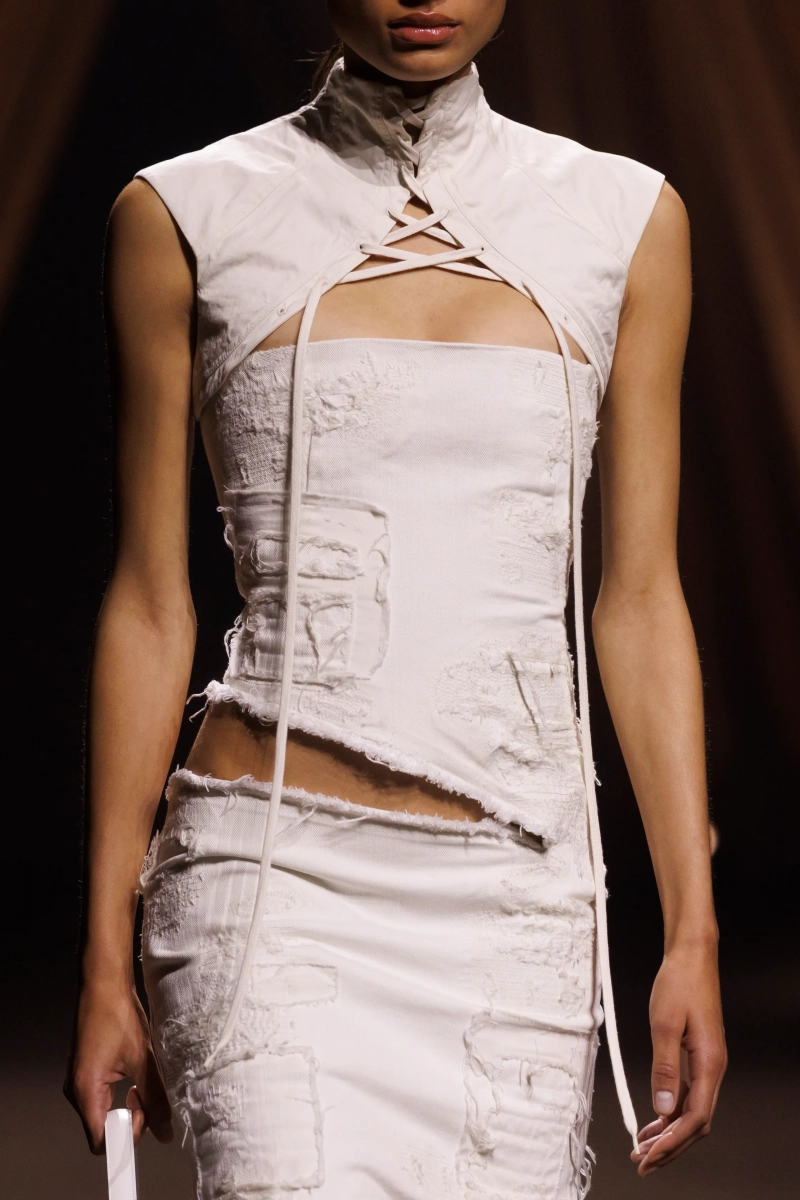 00009a-mcqueen-spring-2026-ready-to-wear-details-credit-brand.webp