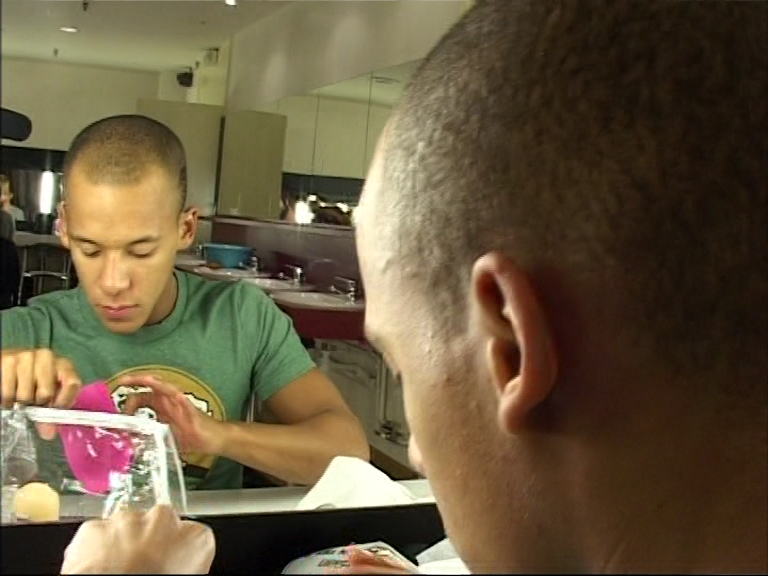 dvd_snapshot_01.58.440.png