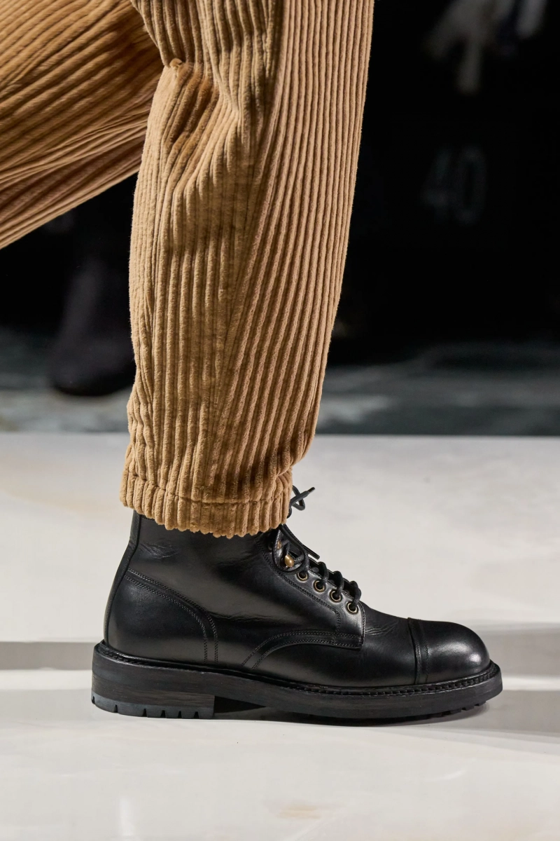00110-dolce-and-gabbana-fall-2026-menswear-details-credit-gorunway.webp