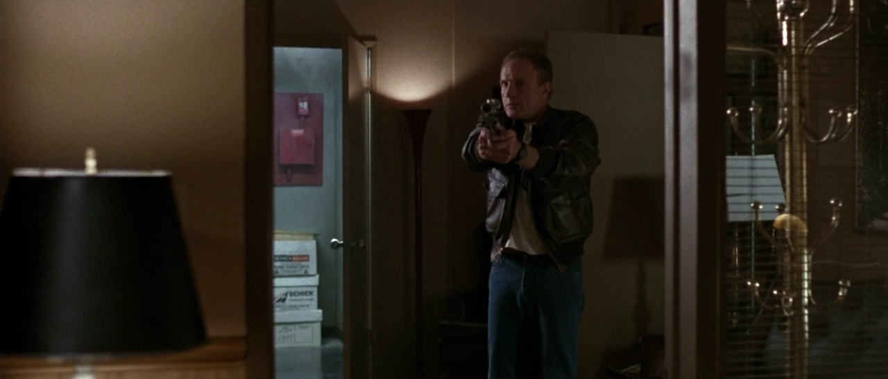 Чужая нация.1988.BDRip 720p msltel.mkv_snapshot_01.06.49.298.jpg