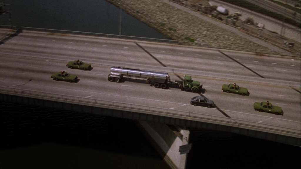 Тайные пришельцы.1996.BDRip AVC msltel.mkv_snapshot_00.41.12.594.jpg