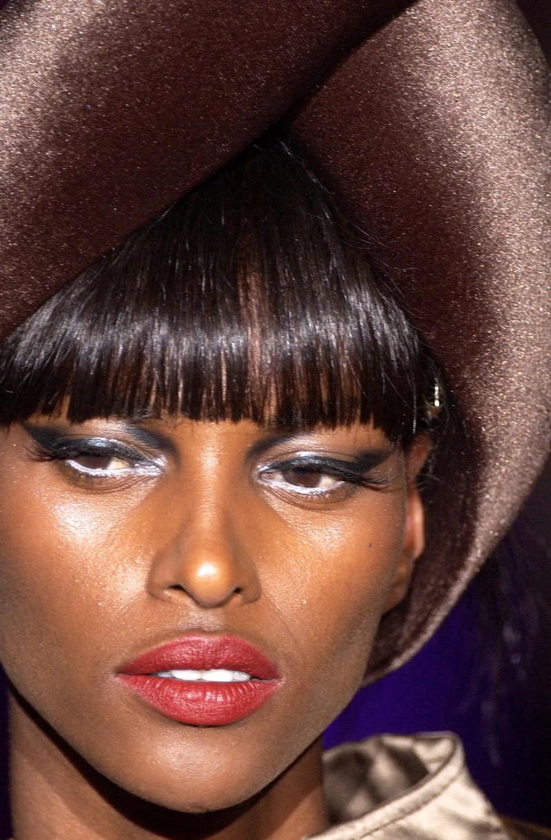 valentino-fall-2003-couture-details-00050h-yasmin-warsame.webp
