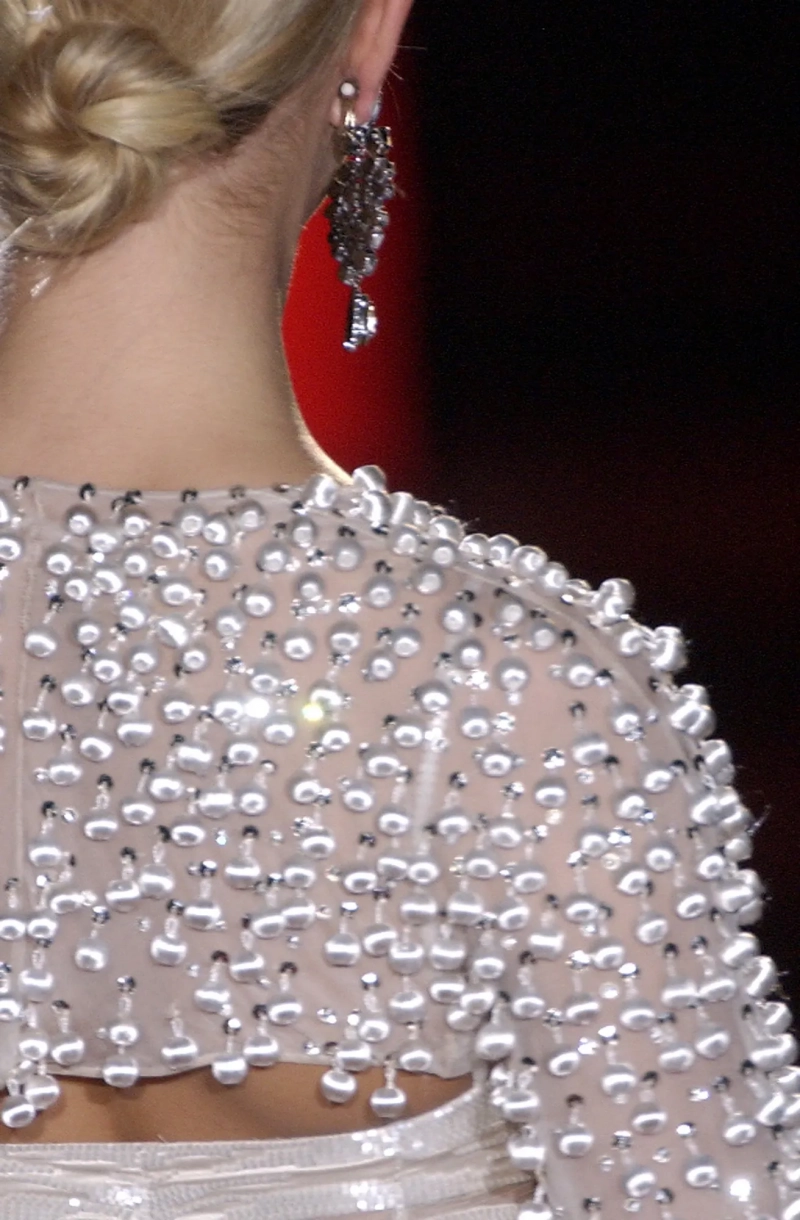 valentino-fall-2003-couture-details-00310h.webp