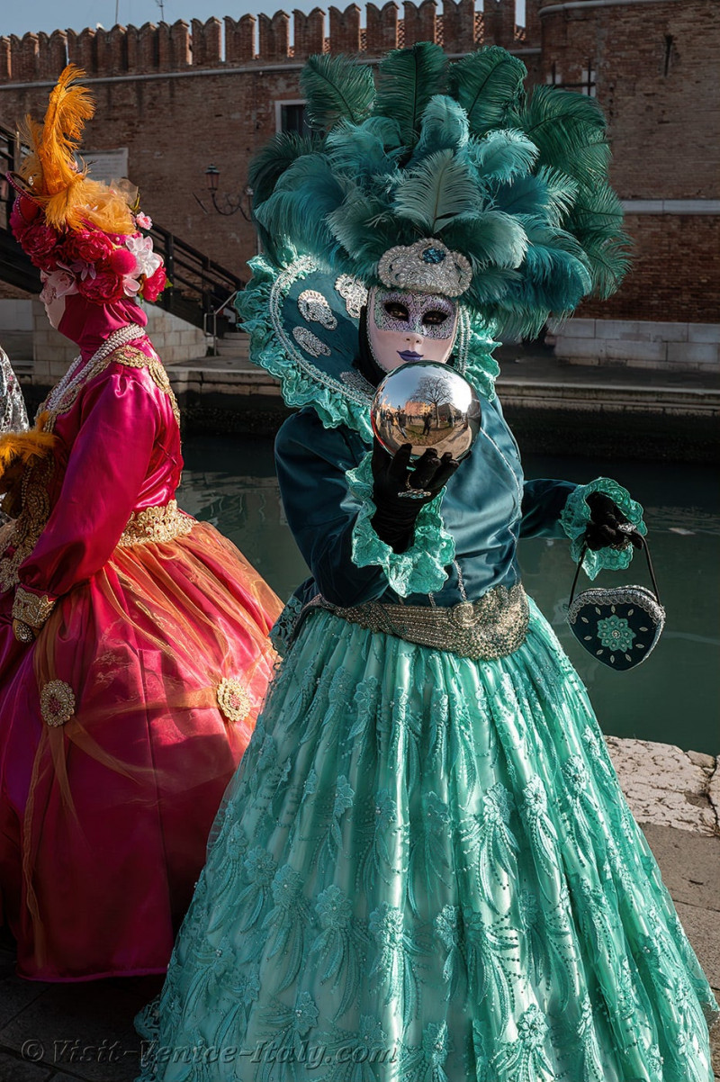 carnival-venice-2024-costume-masks-664.jpg