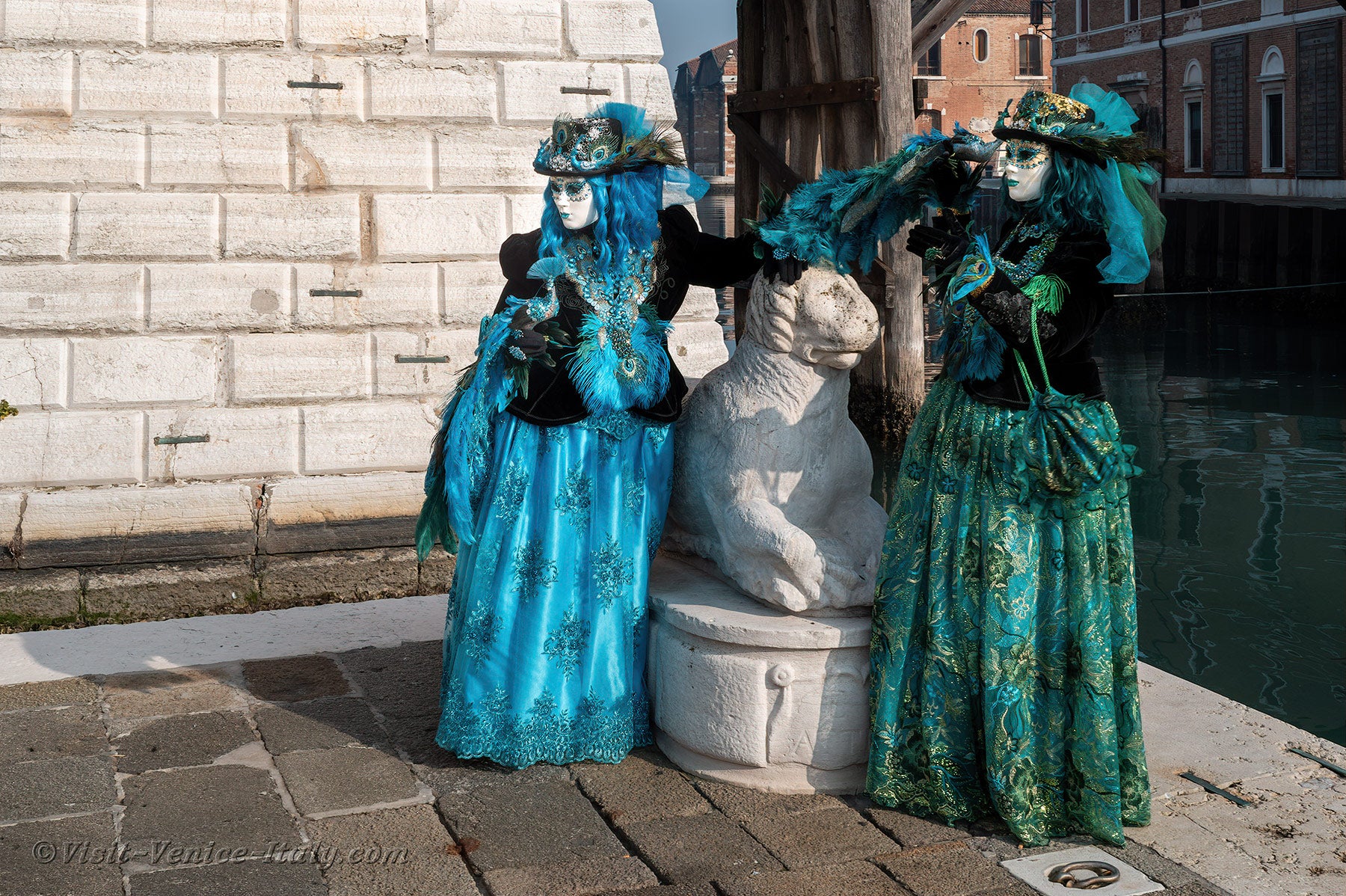 carnival-venice-2024-costume-masks-399.jpg