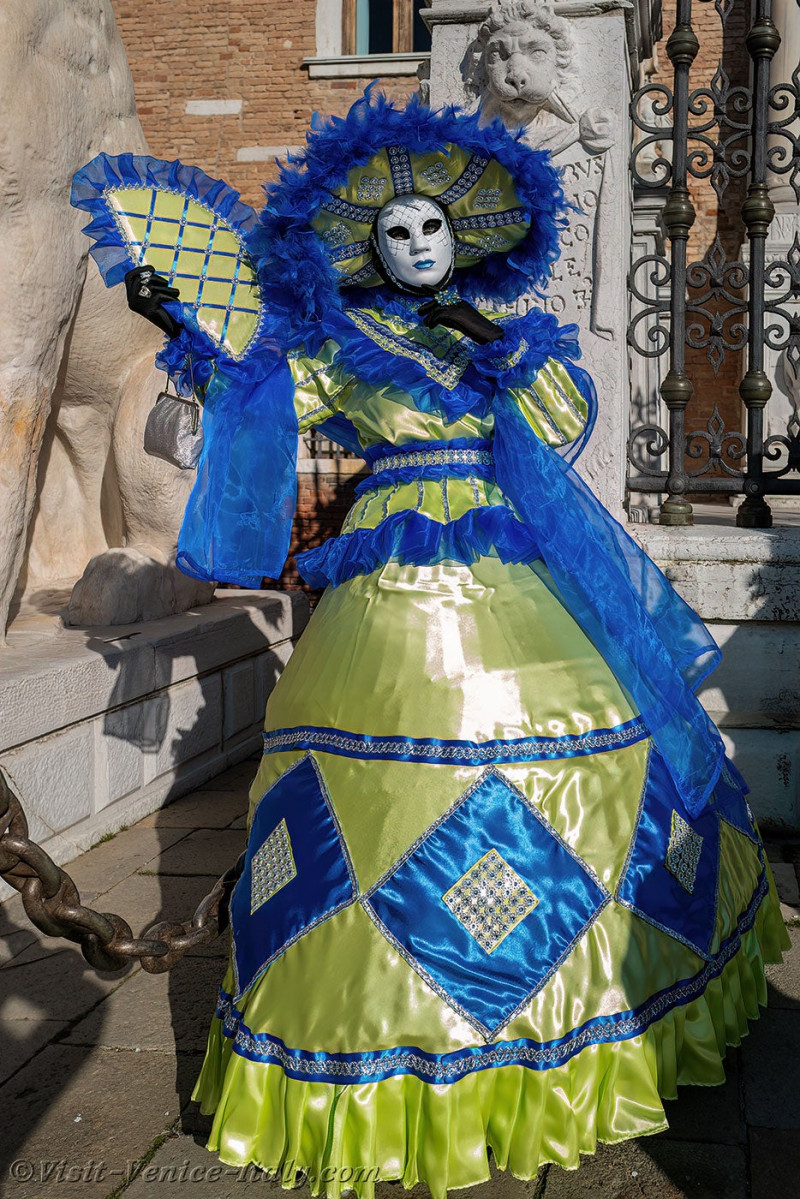venice-carnival-mask-costume-arsenal-737.jpg