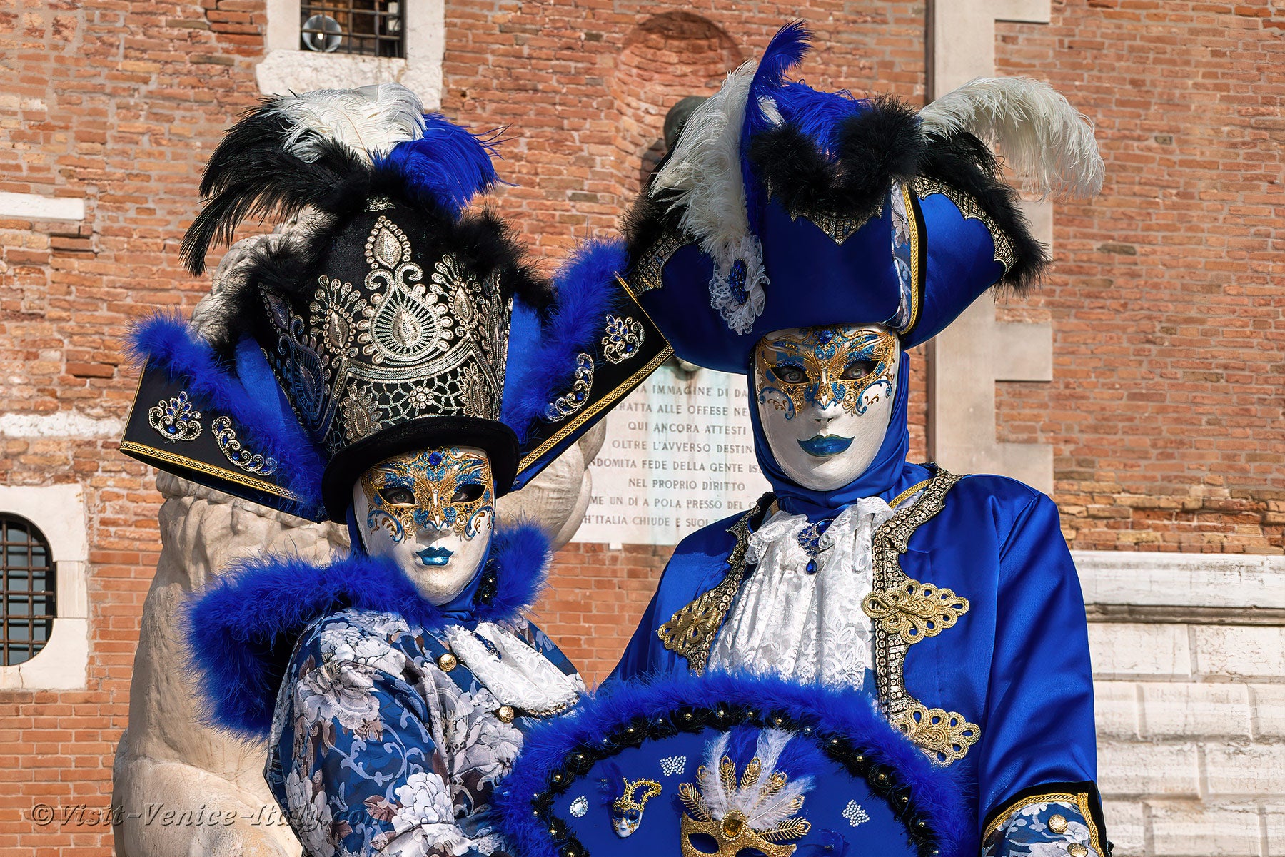 carnival-venice-2024-costume-masks-675.jpg