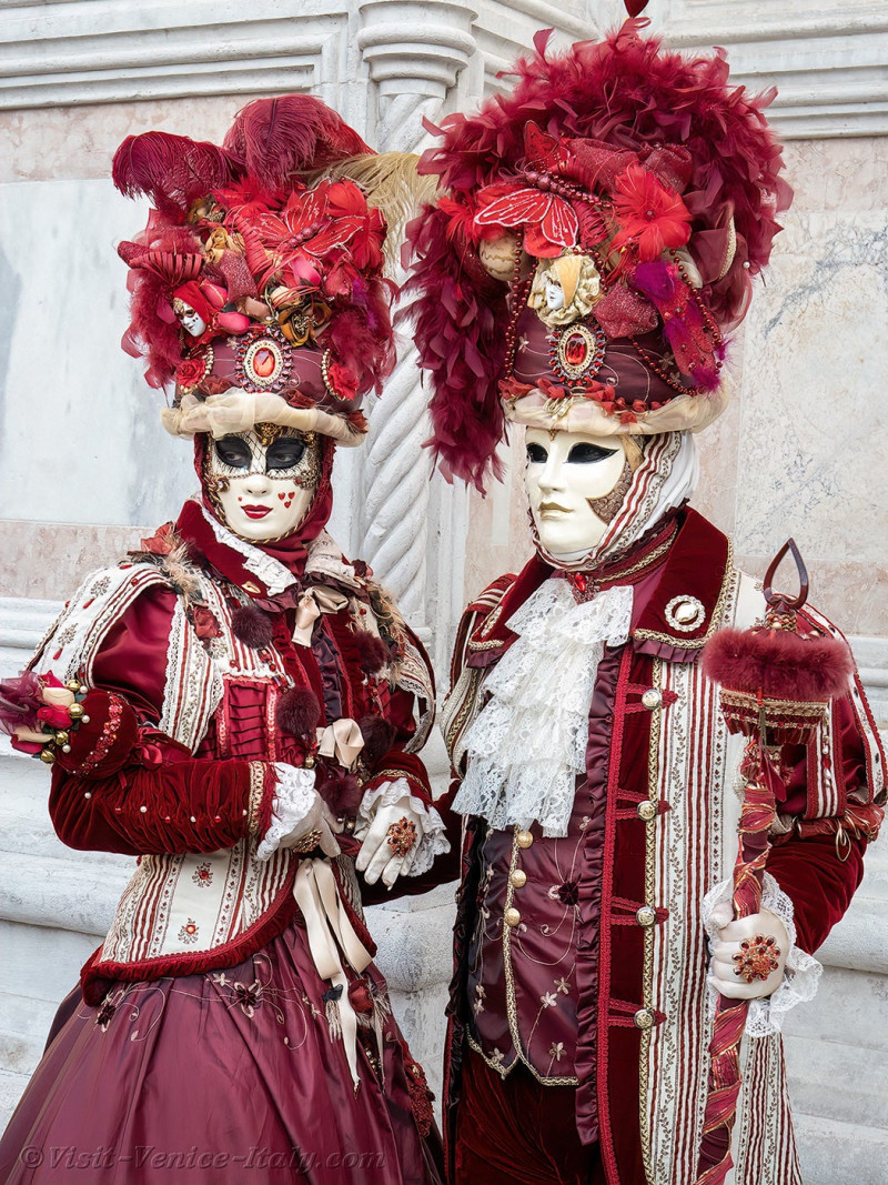 venice-carnival-masks-costumes-045.jpg