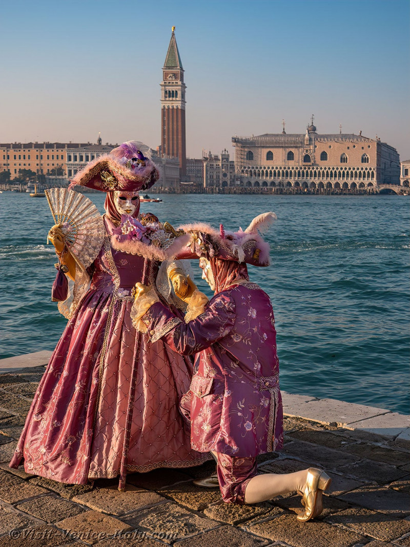 venice-carnival-mask-costume-san-giorgio-maggiore-022.jpg