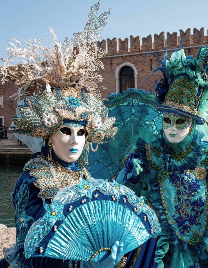 carnival-venice-2024-costume-masks-698.jpg