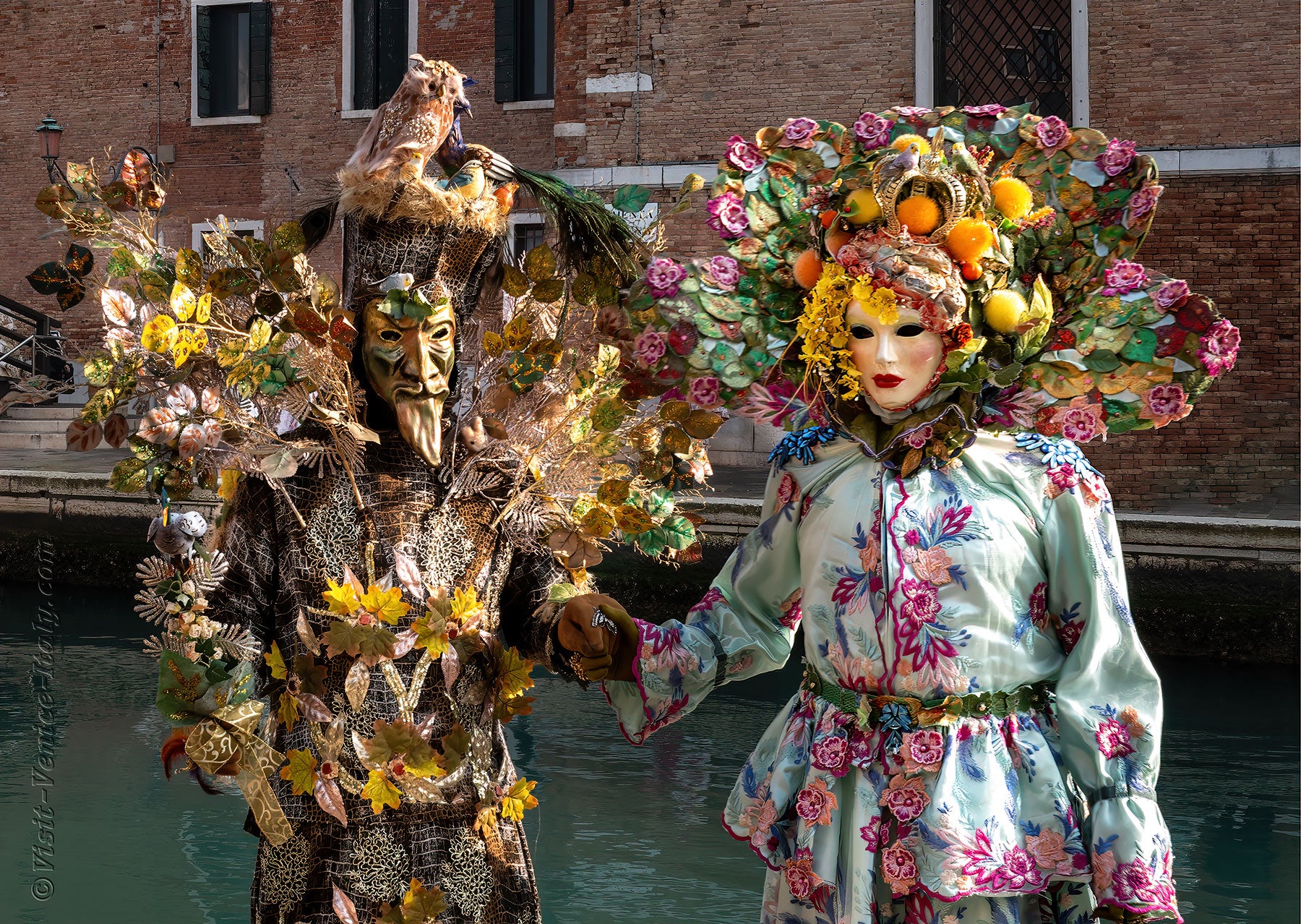 carnival-venice-2024-costume-masks-565.jpg